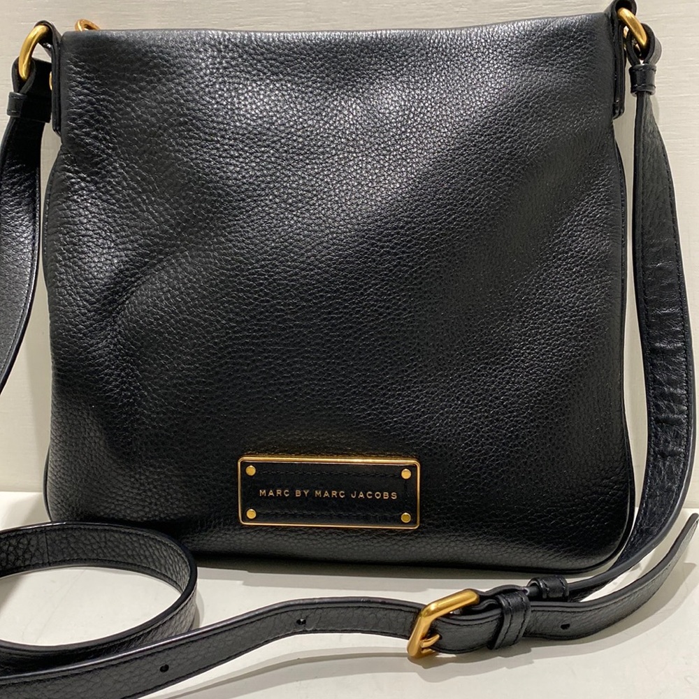 MARC BY MARC JACOBS “Too Hot to Handle Sia” Black Leather Crossbody Bag